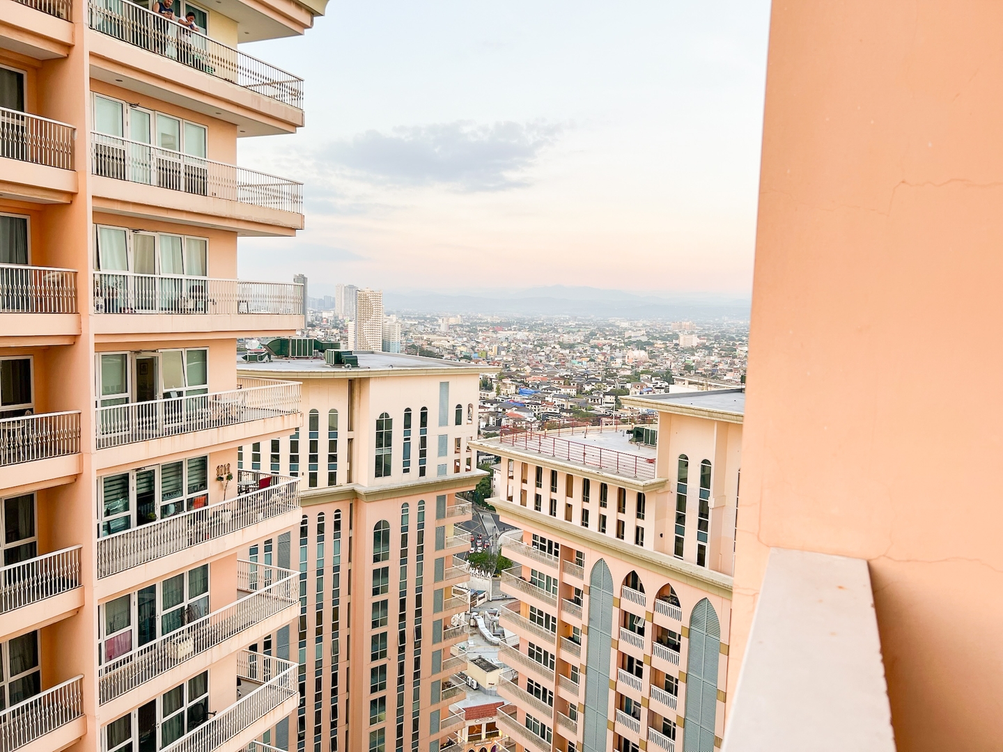 BGC Luxury, Venice Grand Canal Mall #vlrtc27c 48 Chillhive Staycation