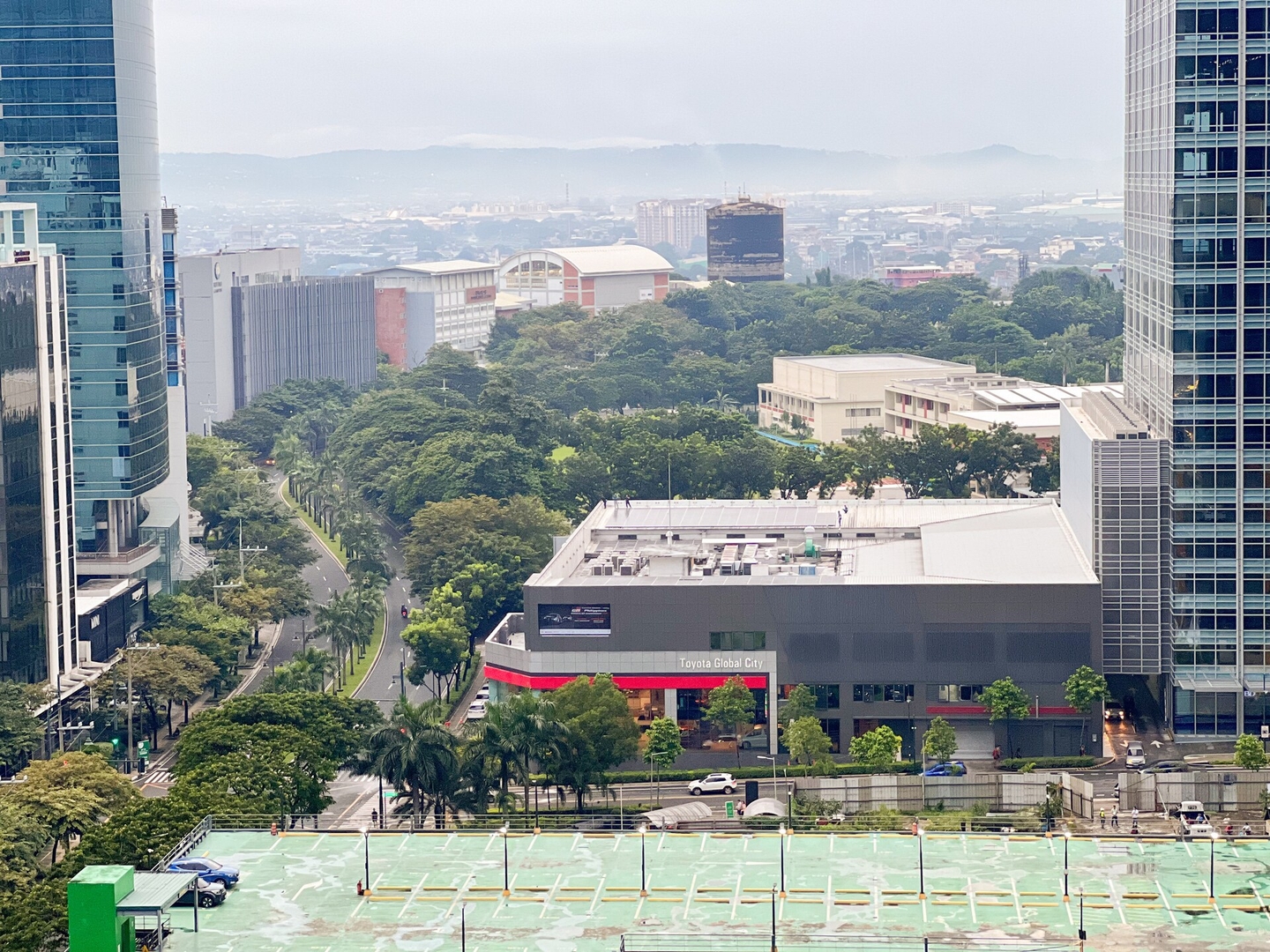 Prime BGC 1BR Near Grand Hyatt & Malls #upt215e 22 Chillhive Staycation