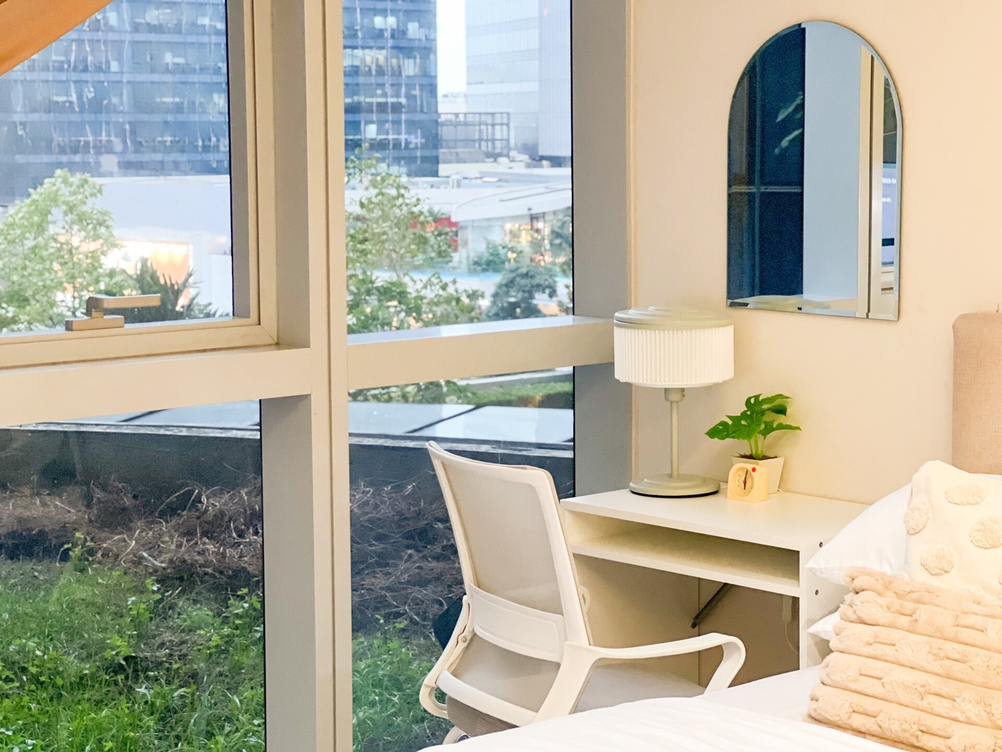 Stylish BGC Condo by Grand Hyatt #upt16k 31 Chillhive Staycation