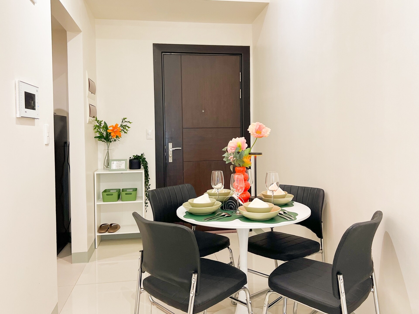 Prime BGC 1BR Near Grand Hyatt & Malls #upt215e 10 Chillhive Staycation