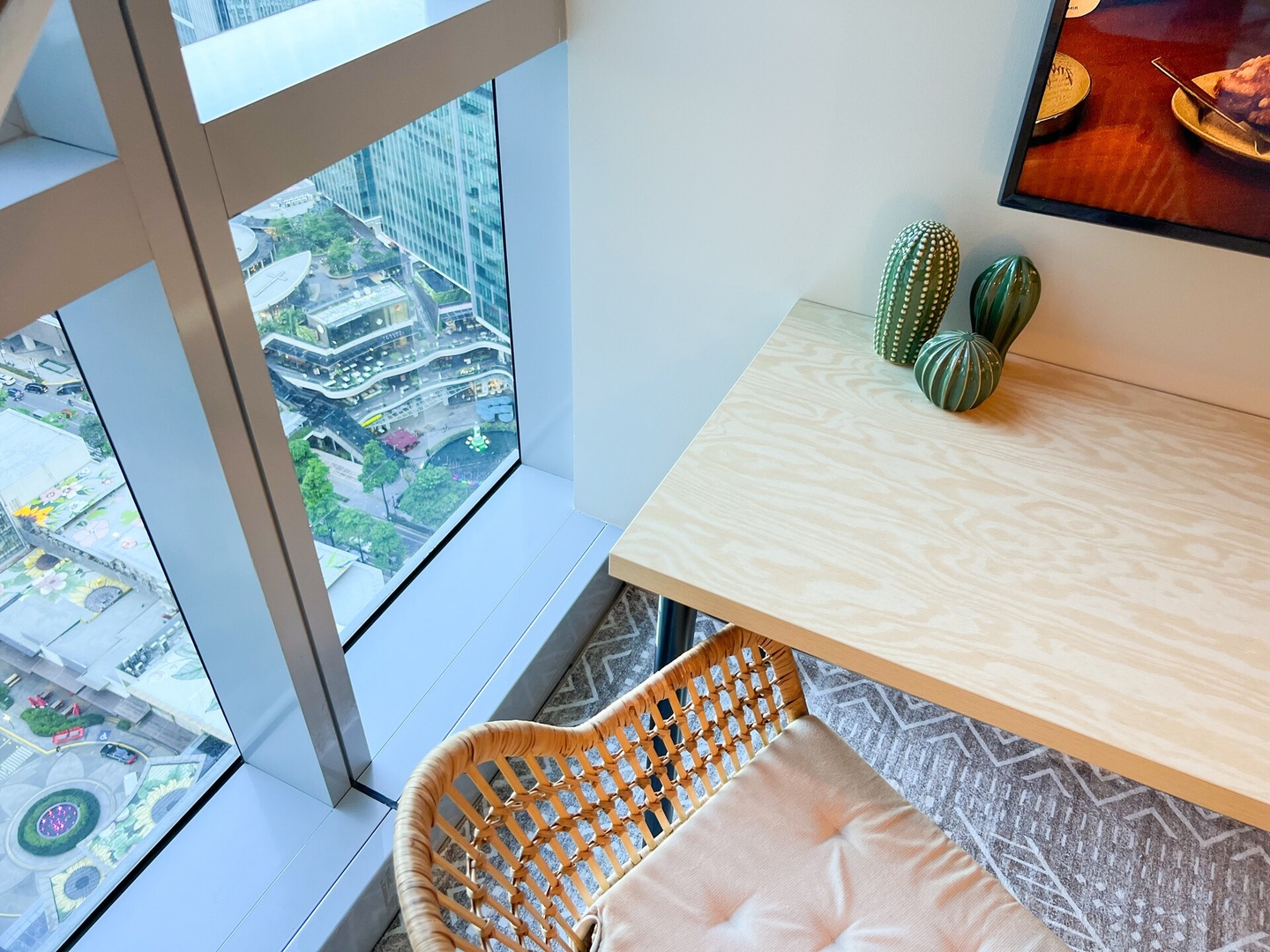 Prime Uptown BGC | Stylish 1BR Getaway #upt1 35j 11 Chillhive Staycation