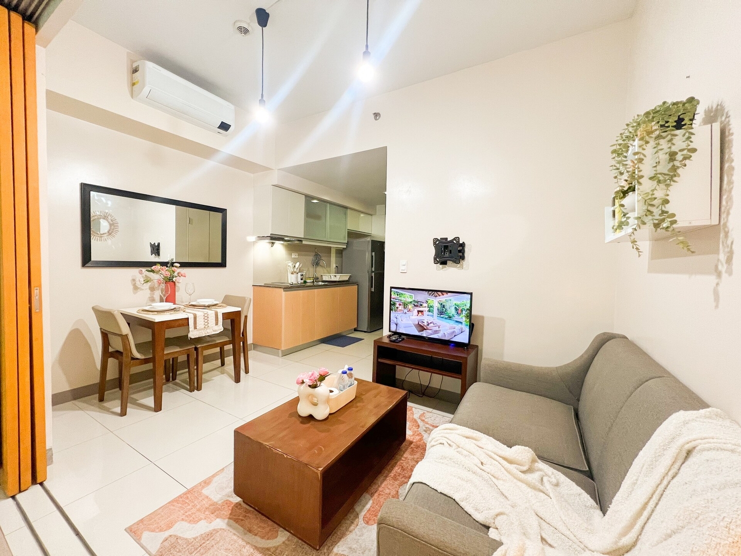 BGC Condo Near Uptown Mall, Grand Hyatt #ournw25b 7 Chillhive Staycation