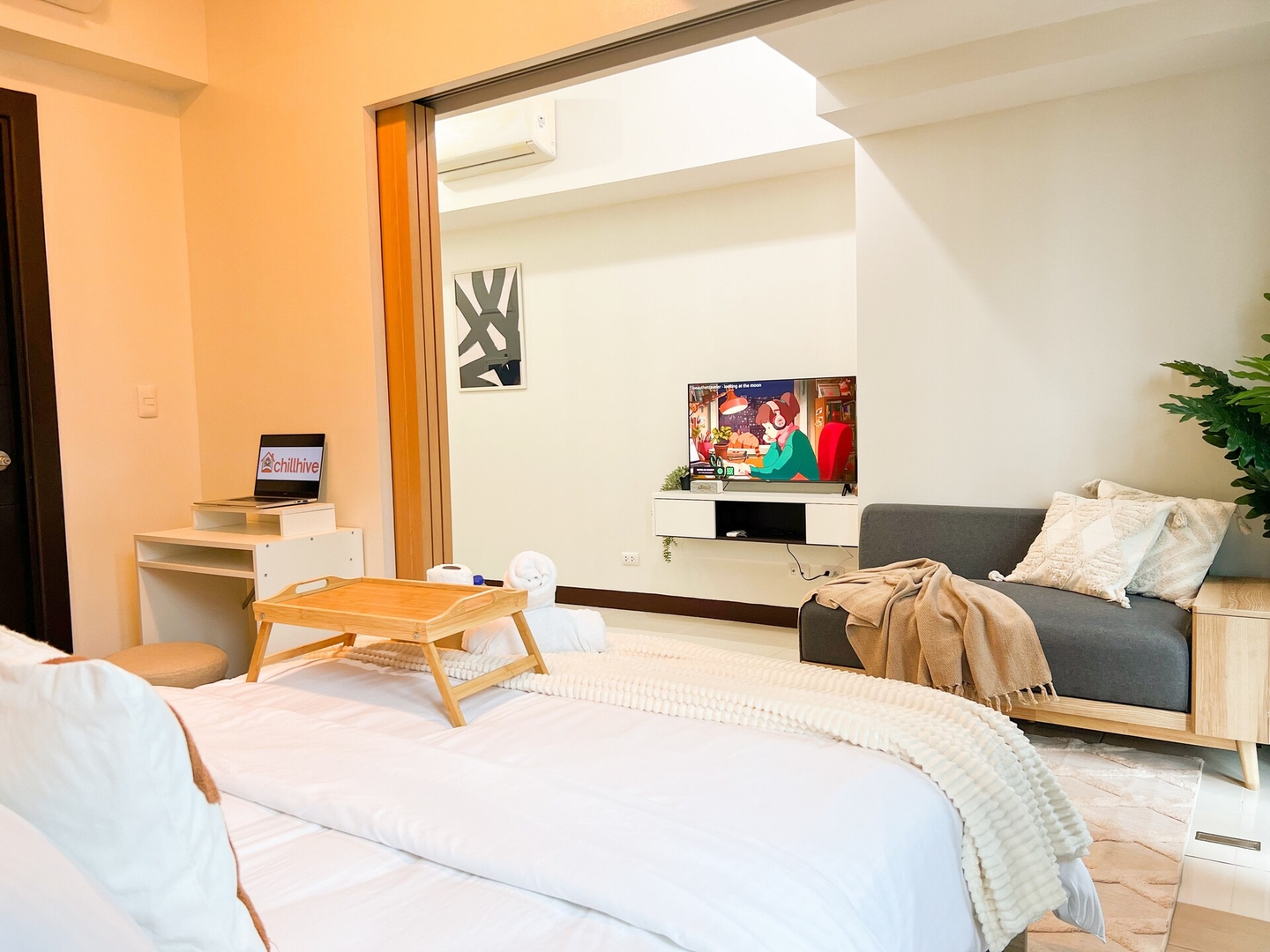 Stylish 1BR Prime BGC Uptown near Hyatt #upt119c 11 Chillhive Staycation
