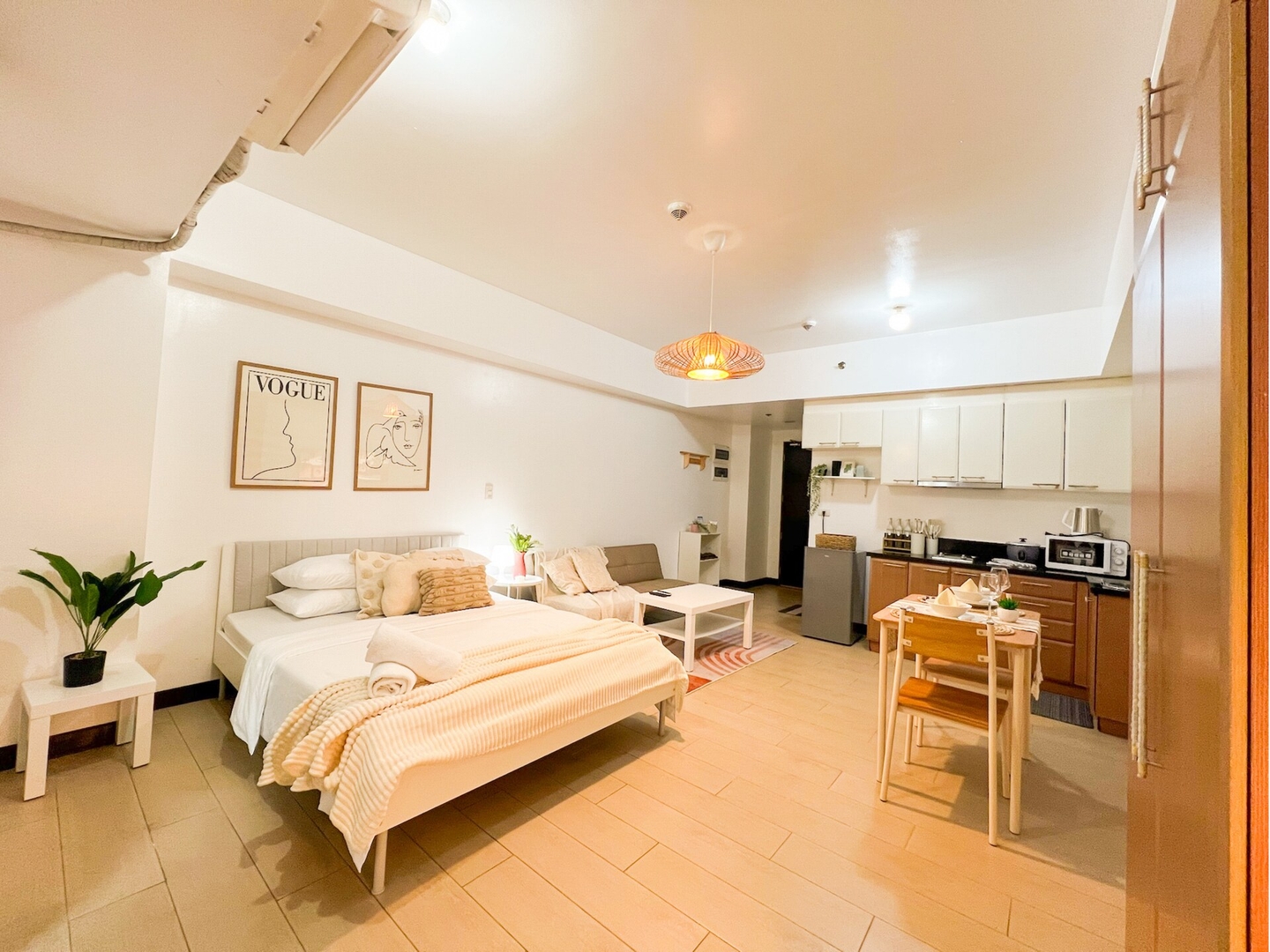 Stylish Stay Beside Venice Mall BGC #vlrtc27c_2 8 Chillhive Staycation