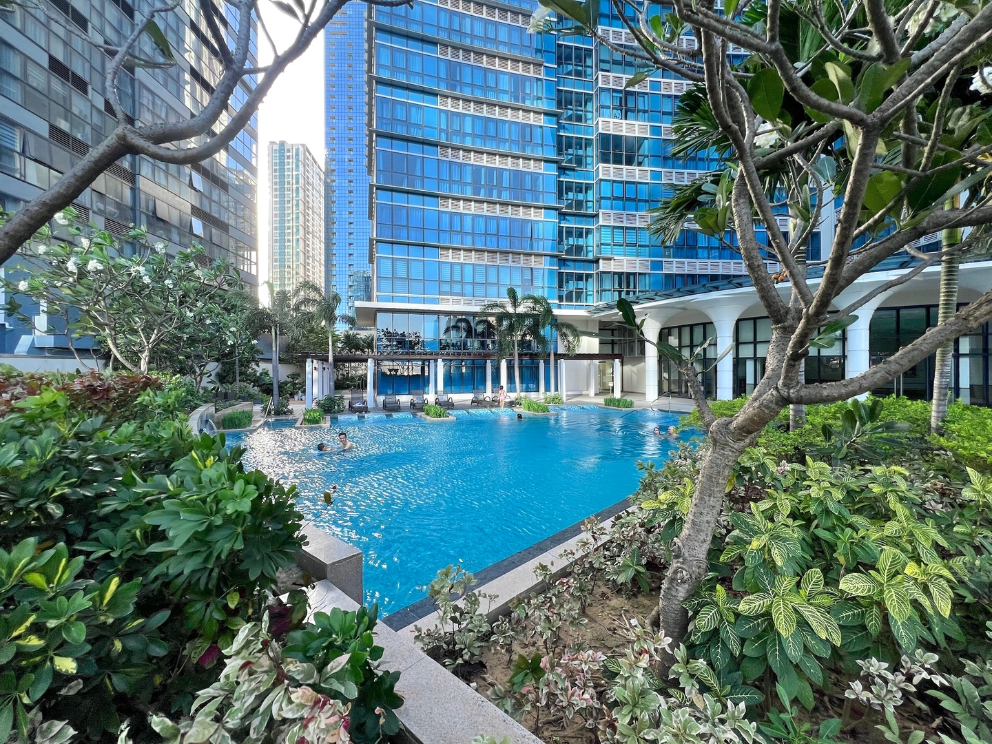 Stylish BGC Condo by Grand Hyatt #upt16k 12 Chillhive Staycation
