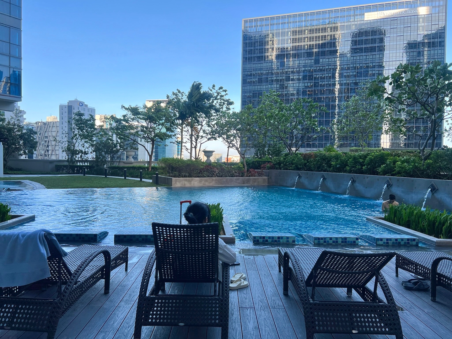 Stylish BGC Condo by Grand Hyatt #upt16k 3 Chillhive Staycation