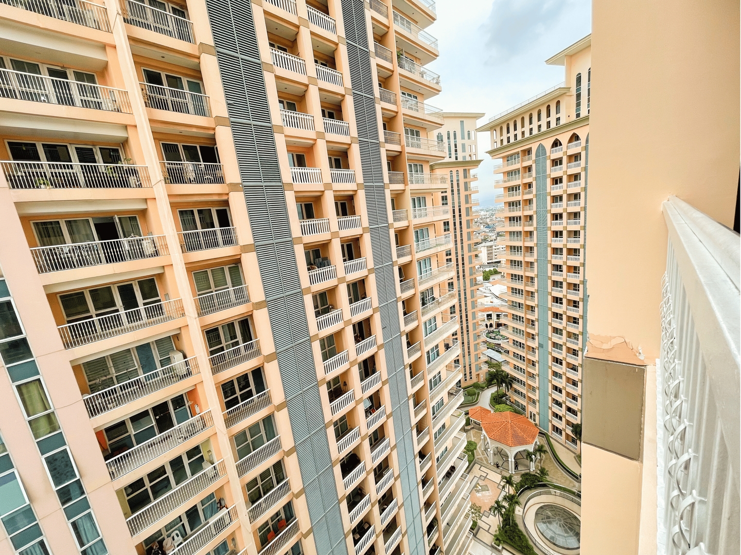 Cozy BGC Condo, Venice Grand Canal #vlrtc18e 19 Chillhive Staycation