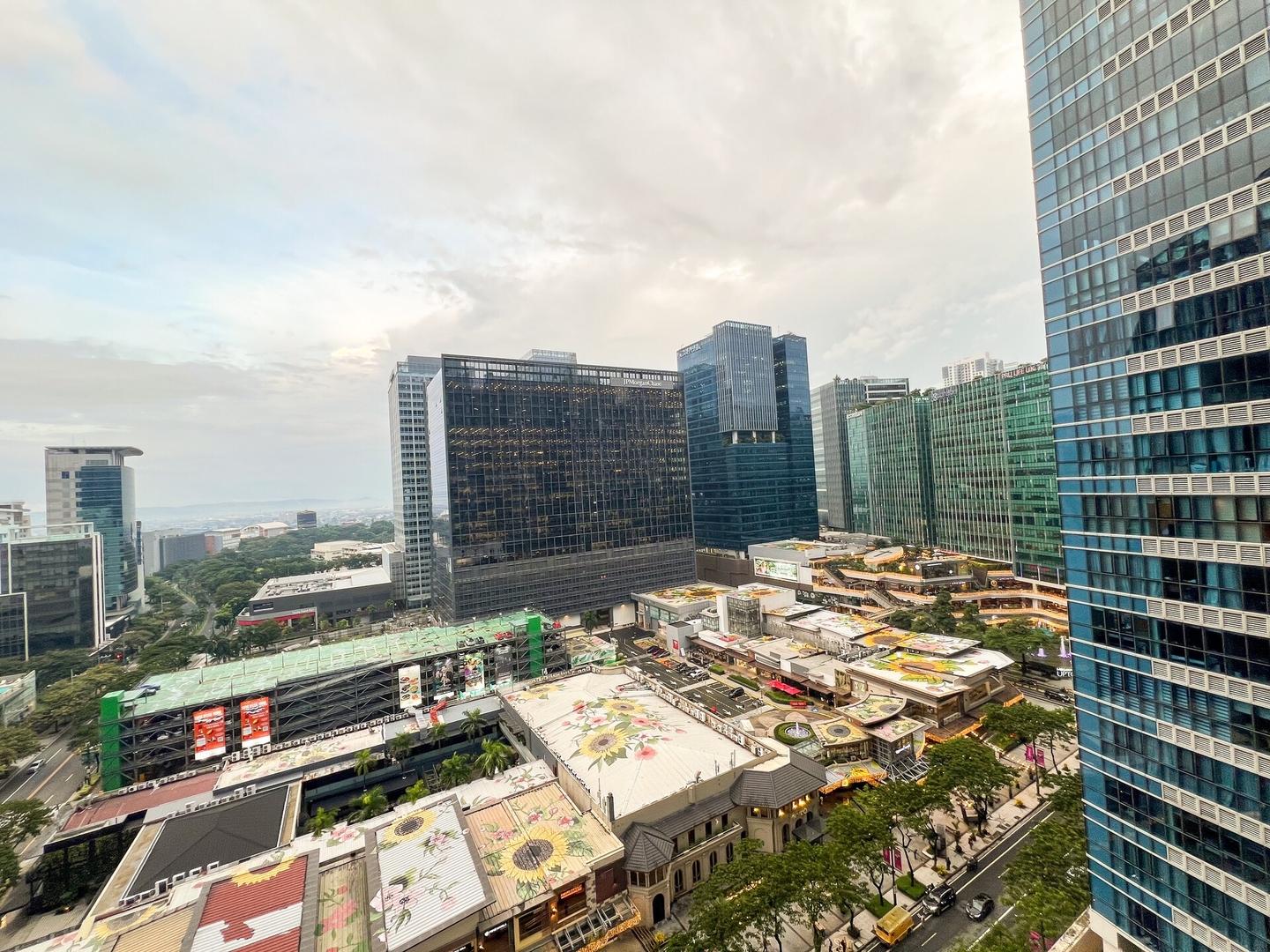 Prime BGC 1BR Near Grand Hyatt & Malls #upt215e 21 Chillhive Staycation