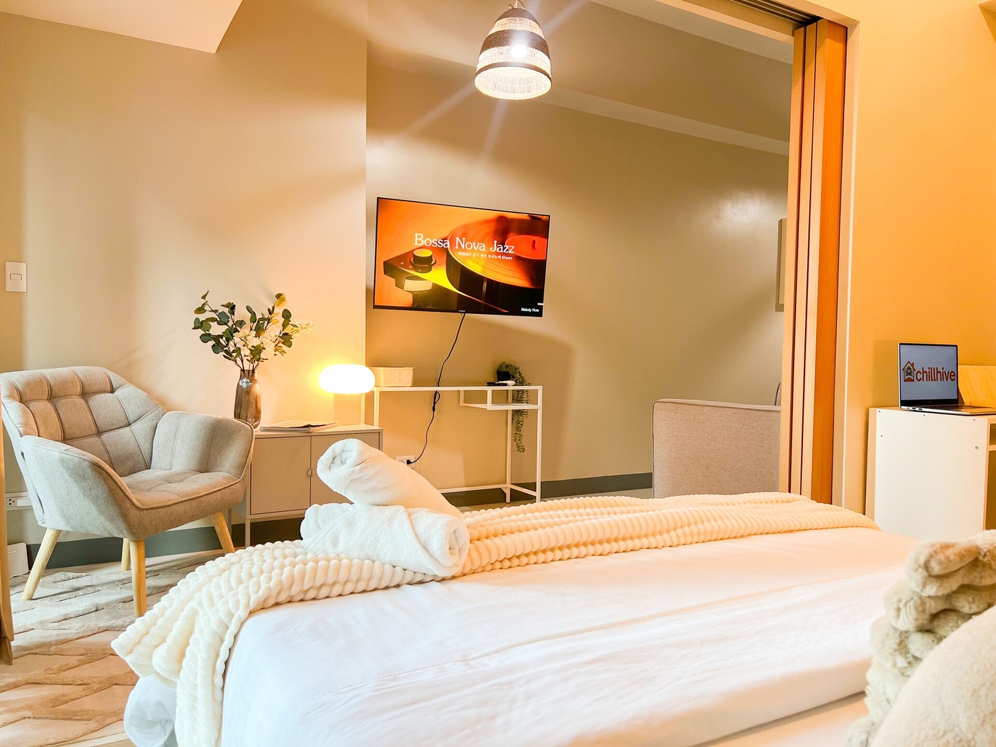 Prime 1BR Condo in the Heart of BGC #upt12j 14 Chillhive Staycation