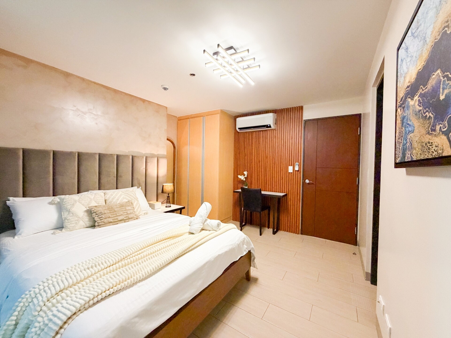Luxe Condo in the Heart of Uptown BGC #oursw20g 10 Chillhive Staycation