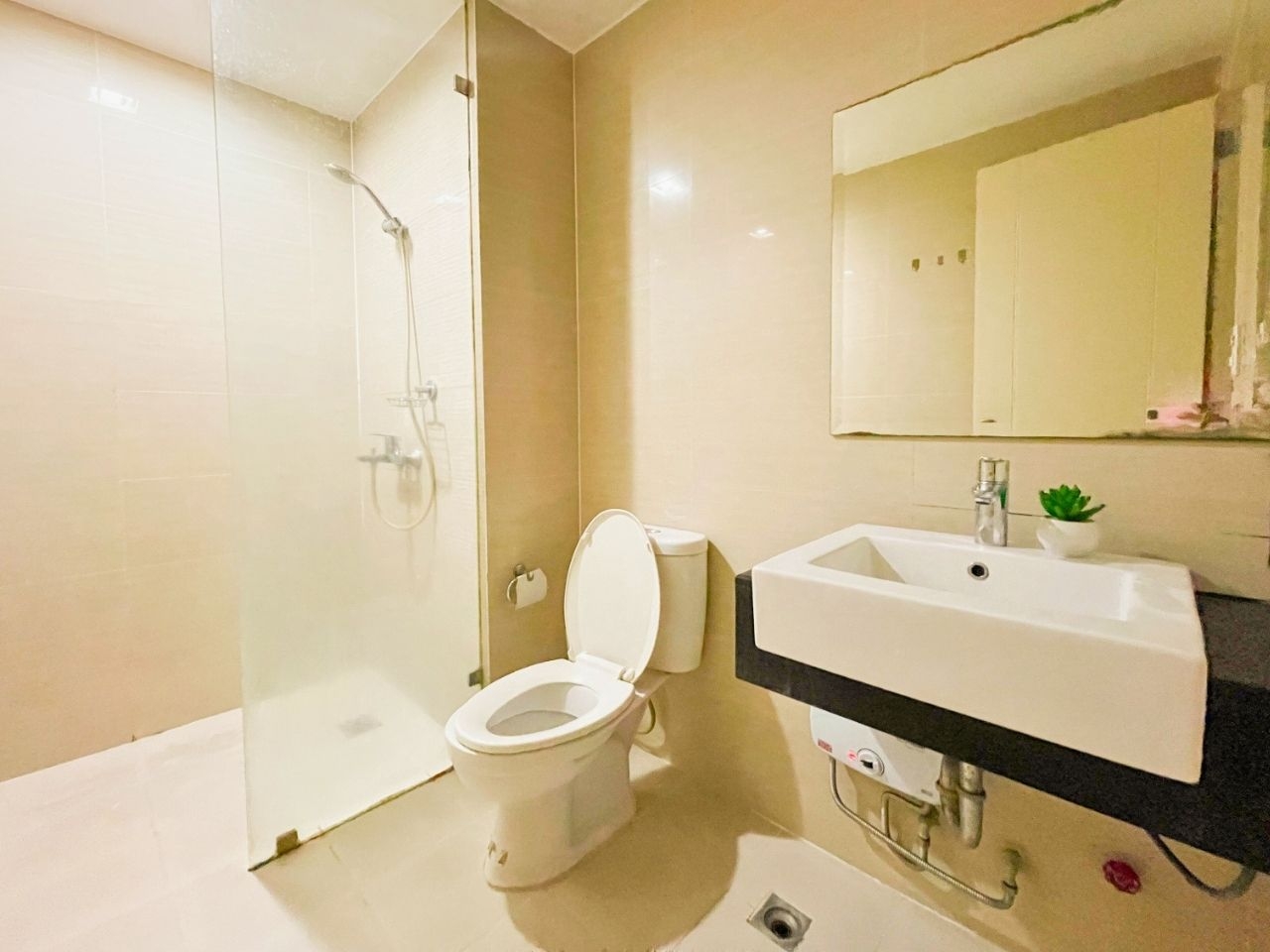 Stylish 1BR Venice Mall, Pool, Fast WiFi #vlrtc17e 11 Chillhive Staycation