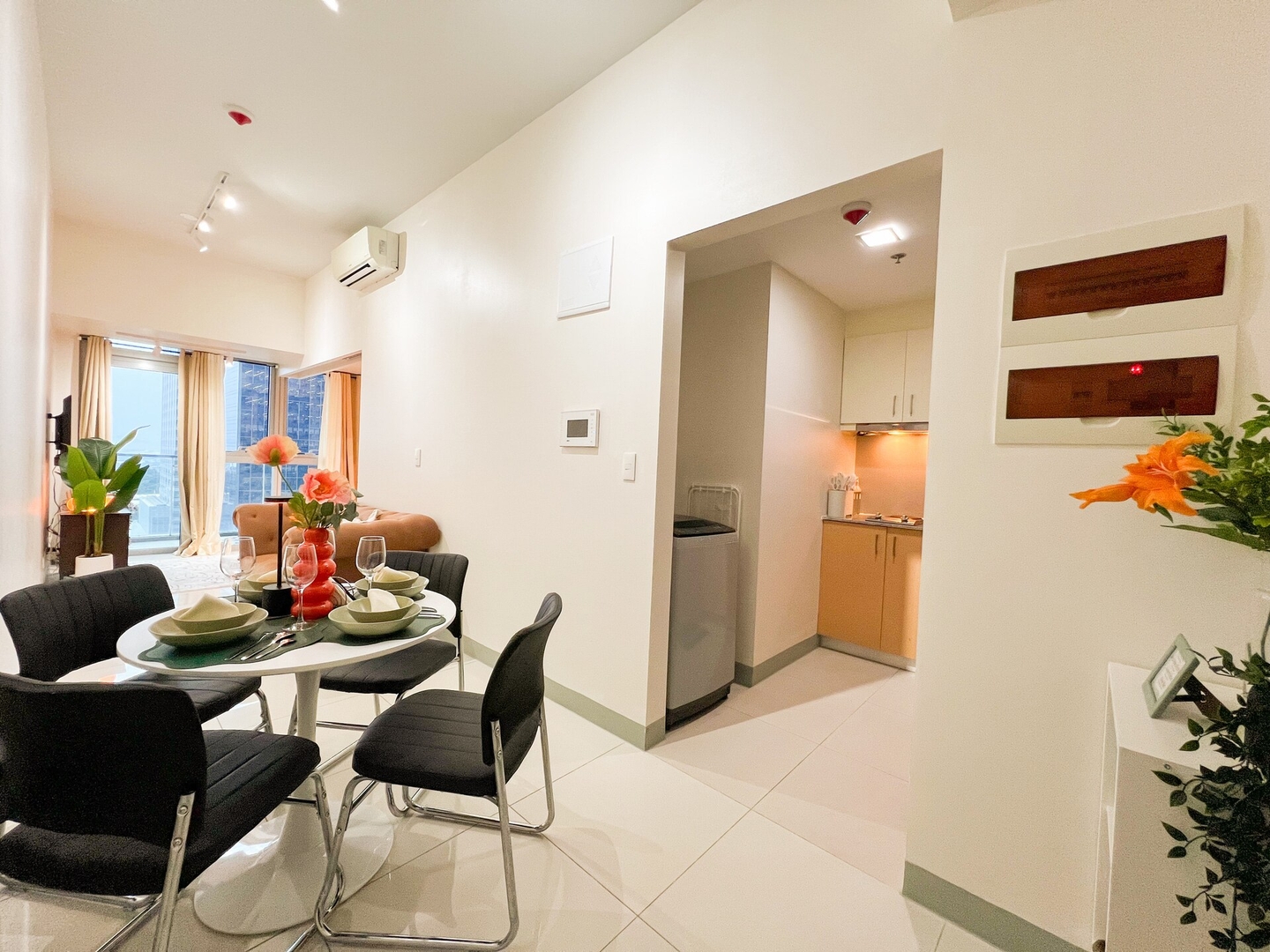 Prime BGC 1BR Near Grand Hyatt & Malls #upt215e 19 Chillhive Staycation