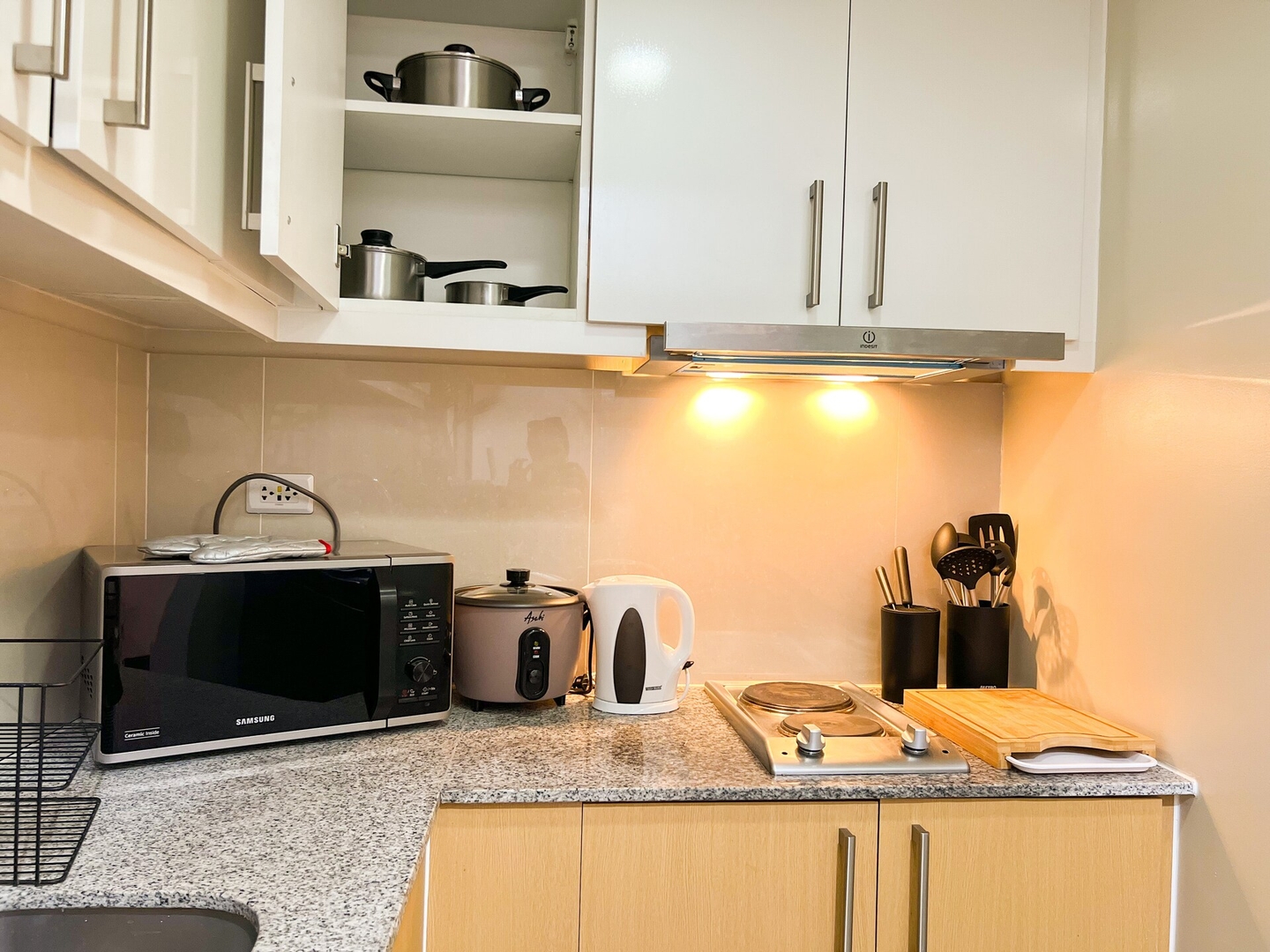 Prime Uptown BGC | Stylish 1BR Getaway #upt1 35j 17 Chillhive Staycation