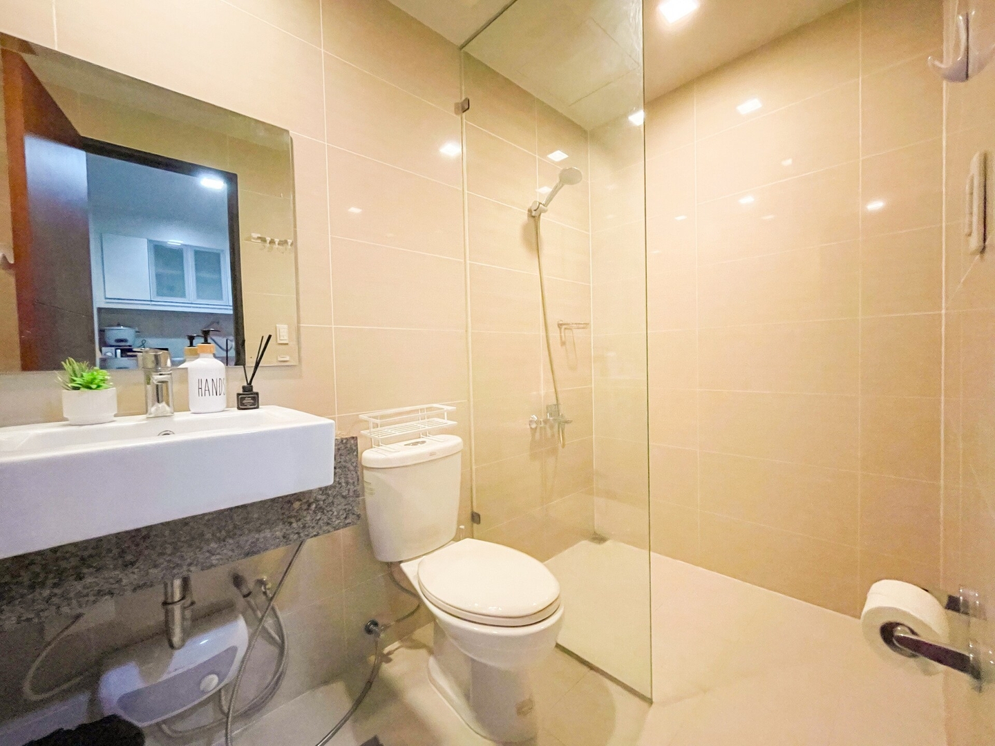 Best BGC Condo Near Uptown Area #oursw30b2 22 Chillhive Staycation