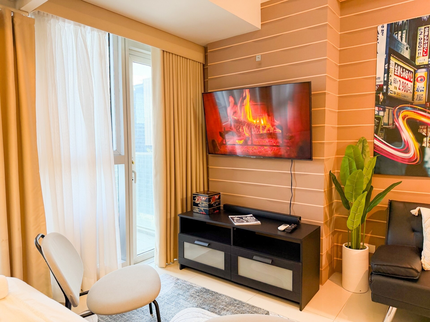 Luxe 1BR in BGC Across Mitsukoshi, Uptown Mall 19 Chillhive Staycation