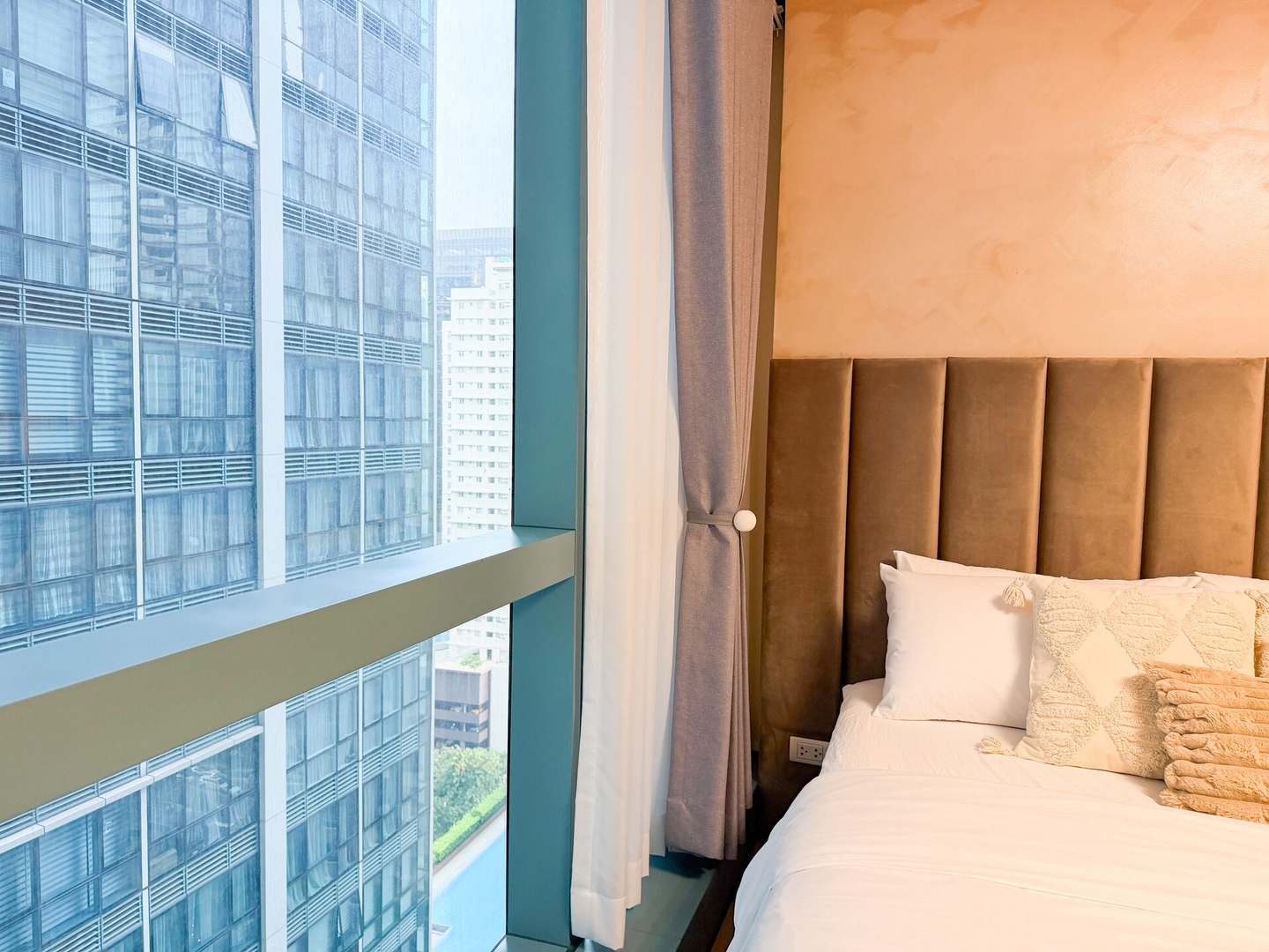 Luxe Condo in the Heart of Uptown BGC #oursw20g 8 Chillhive Staycation