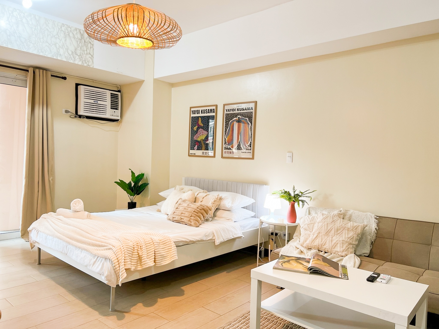 Prime BGC Condo Next to Venice Mall #vlrtc17e 25 Chillhive Staycation