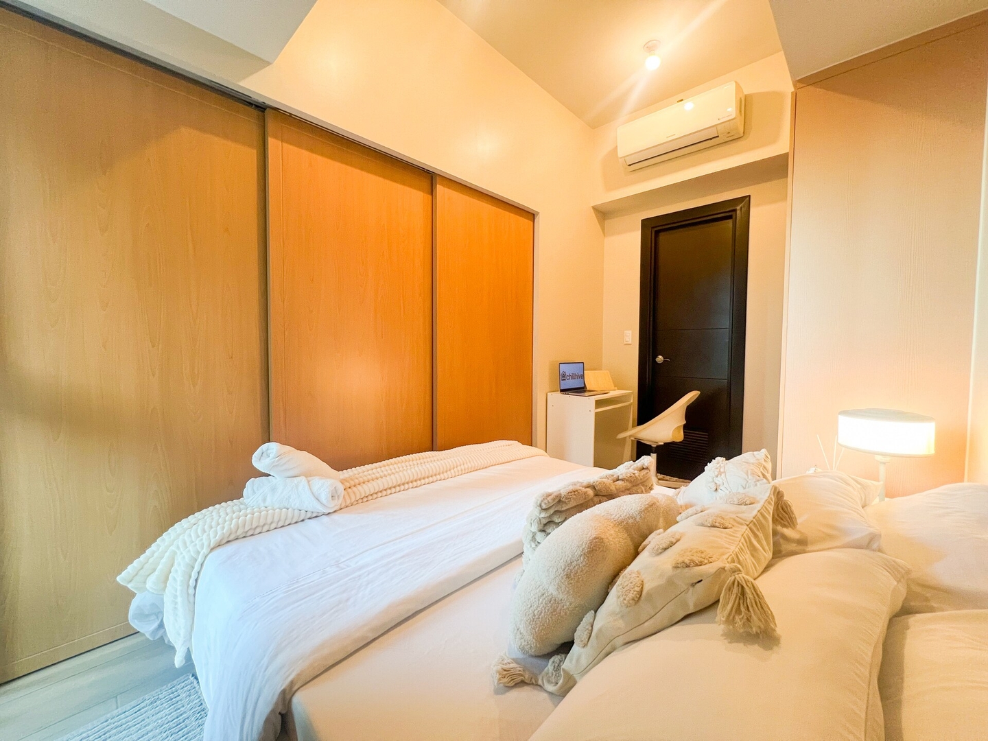 Prime 1BR Condo in the Heart of BGC #upt12j 15 Chillhive Staycation