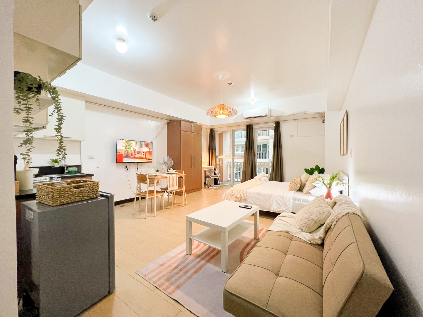 BGC Luxury, Venice Grand Canal Mall #vlrtc27c 43 Chillhive Staycation