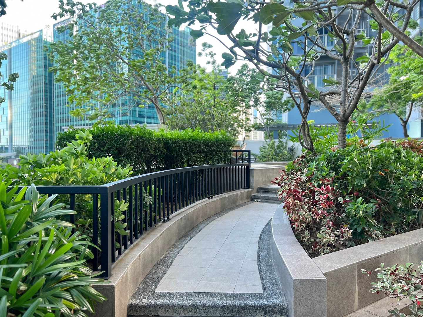 Stylish BGC Condo by Grand Hyatt #upt16k 11 Chillhive Staycation