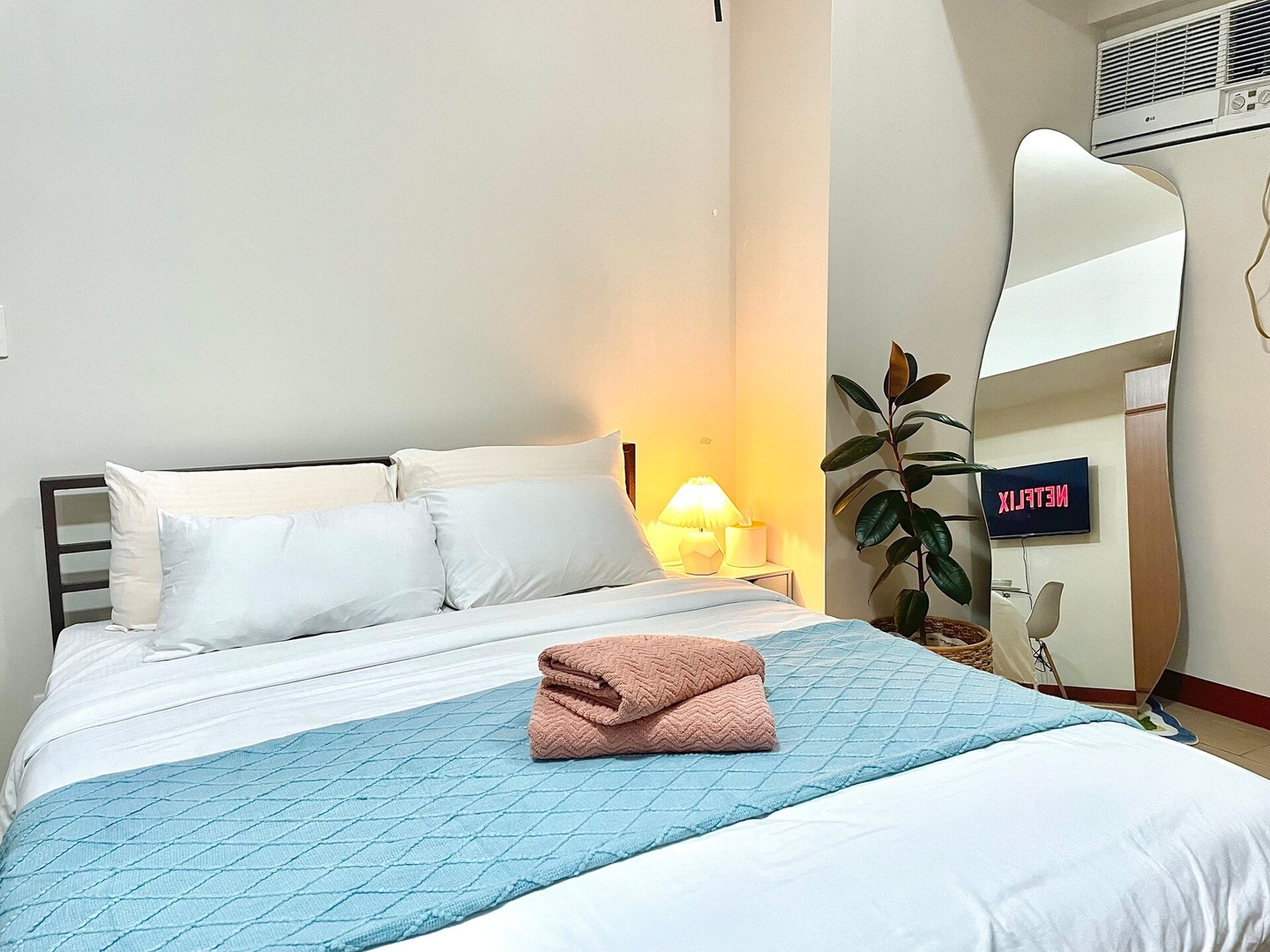 Luxury BGC Condo, Venice Grand Canal #vlrc5h 5 Chillhive Staycation