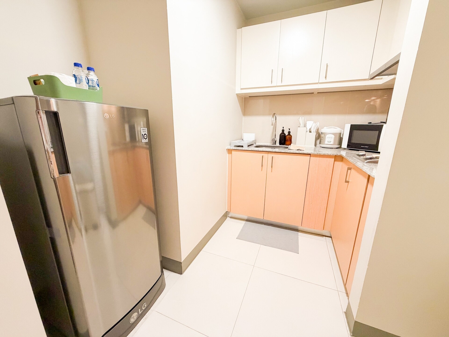 Chic 1BR Condo in Uptown BGC near Hyatt #UPT226Q 11 Chillhive Staycation