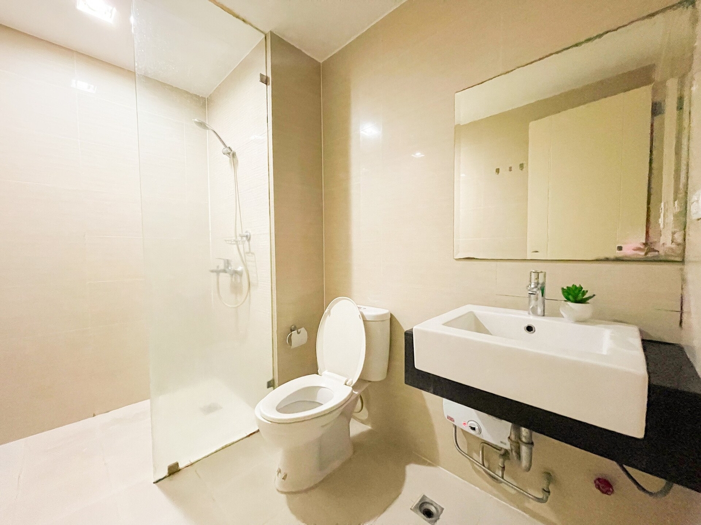Prime BGC Condo Next to Venice Mall #vlrtc17e 21 Chillhive Staycation