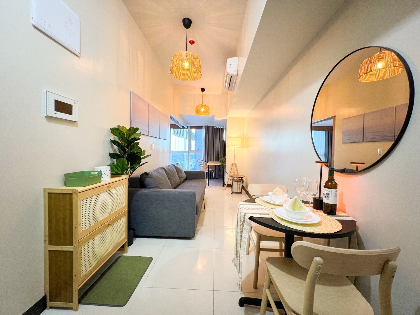 Prime Uptown BGC | Stylish 1BR Getaway #upt1 35j 1 Chillhive Staycation