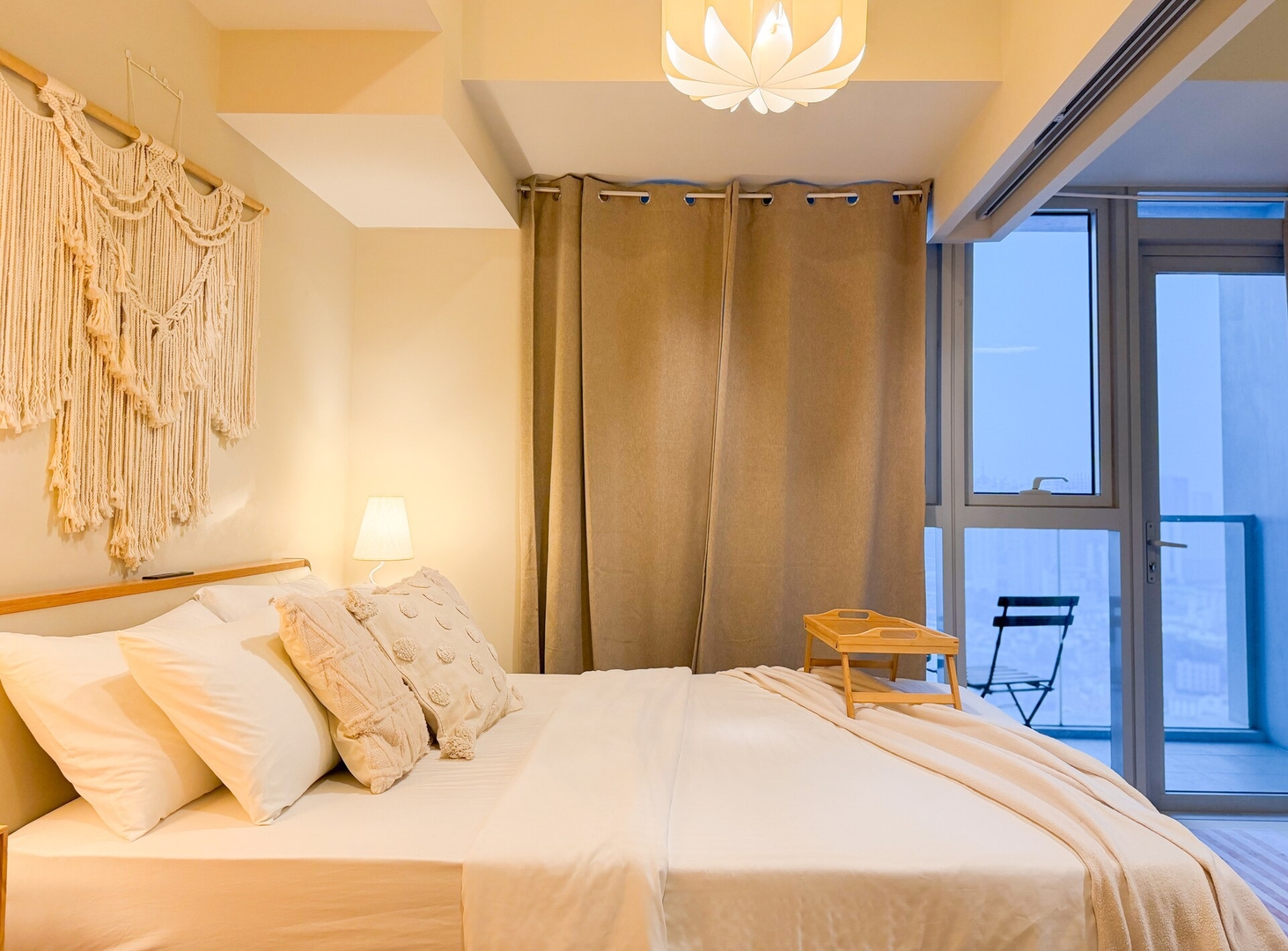 Chic 1BR Condo in Uptown BGC near Hyatt #UPT226Q 14 Chillhive Staycation