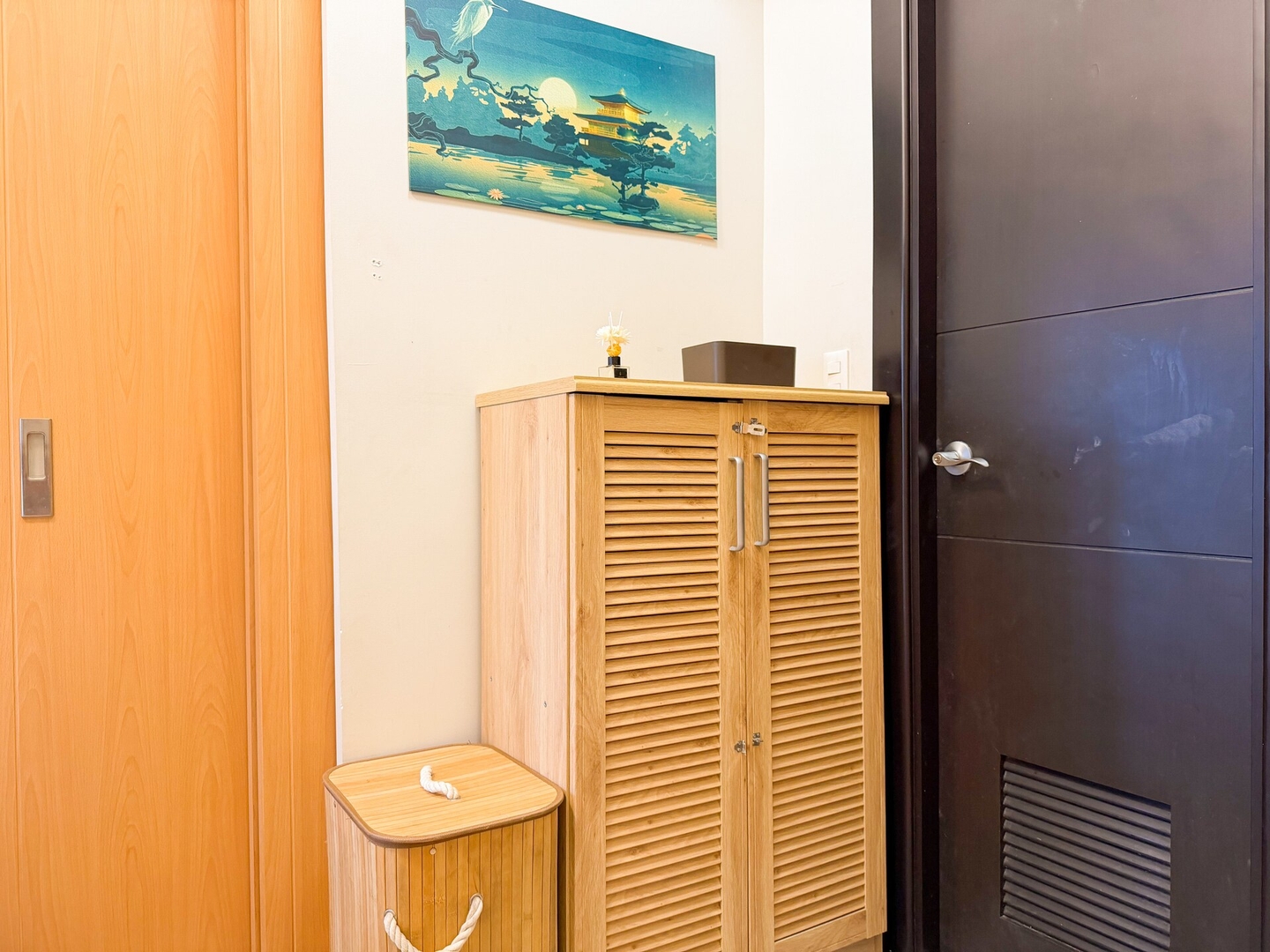 Luxe 1BR in BGC Across Mitsukoshi, Uptown Mall 16 Chillhive Staycation