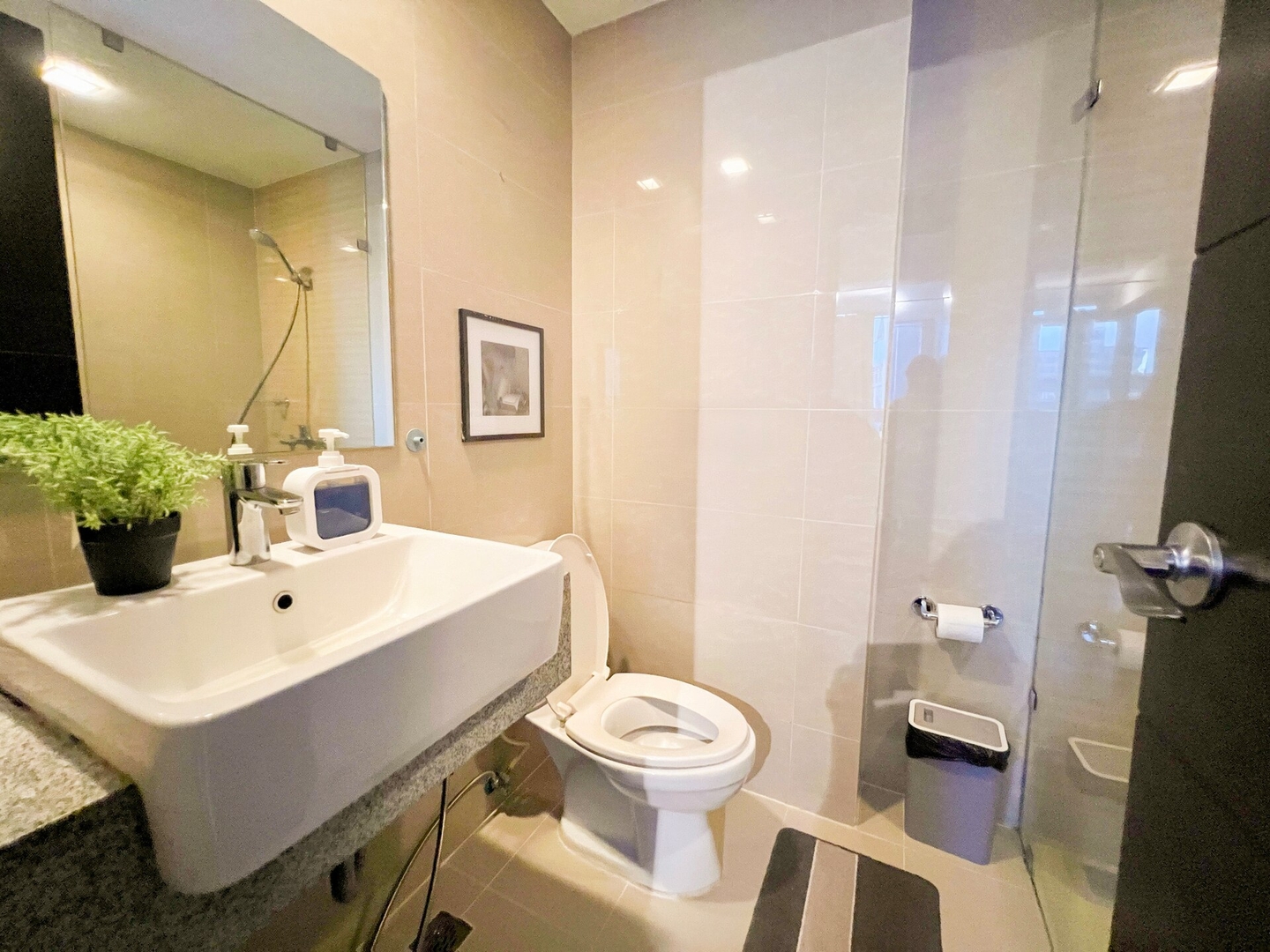 Stylish 1BR in BGC Uptown & Mitsukoshi #UPT126D 13 Chillhive Staycation