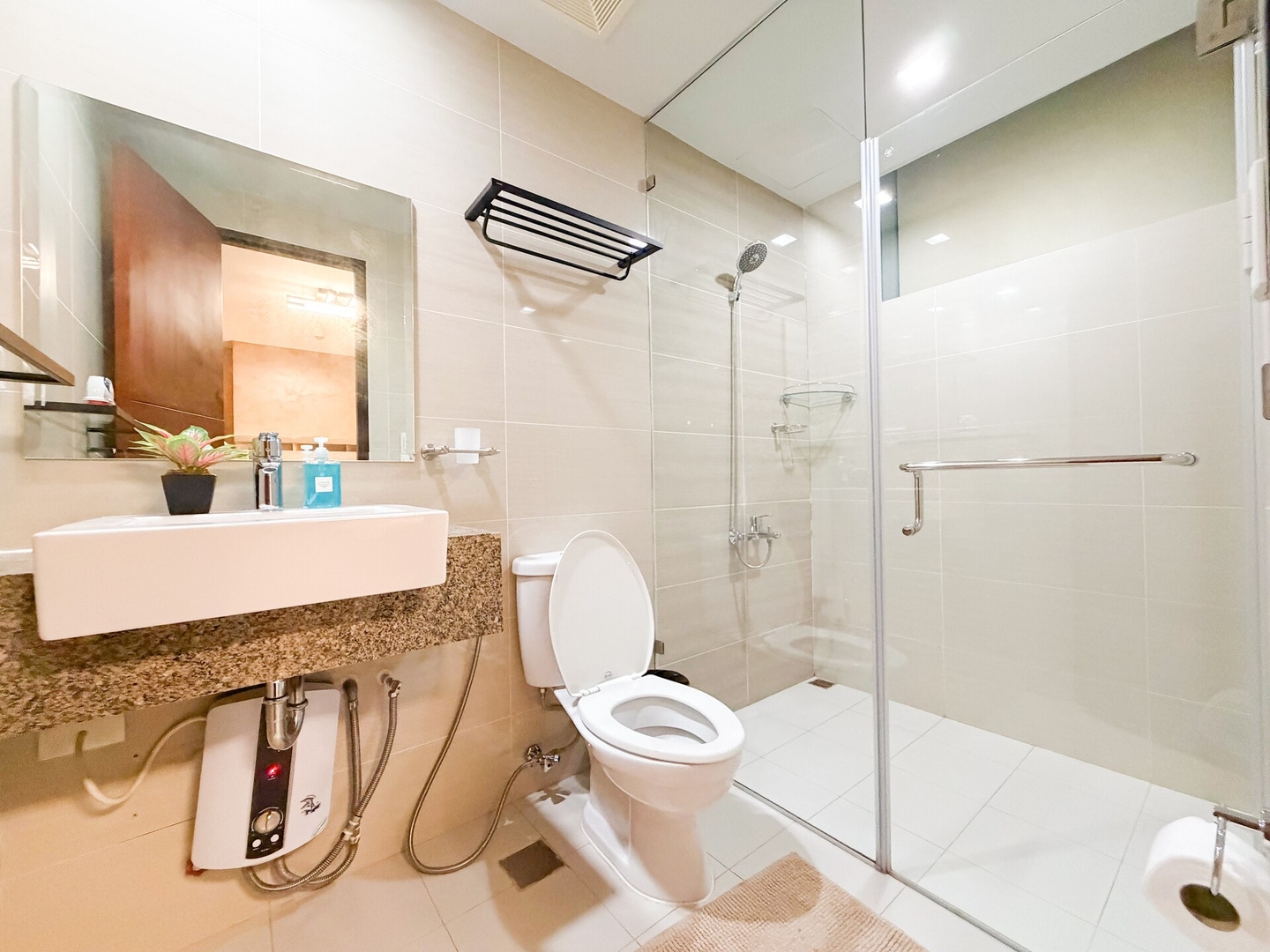 Luxe Condo in the Heart of Uptown BGC #oursw20g 23 Chillhive Staycation
