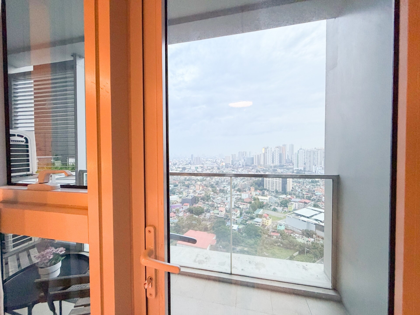 Chic 1BR Condo in Uptown BGC near Hyatt #UPT226Q 9 Chillhive Staycation