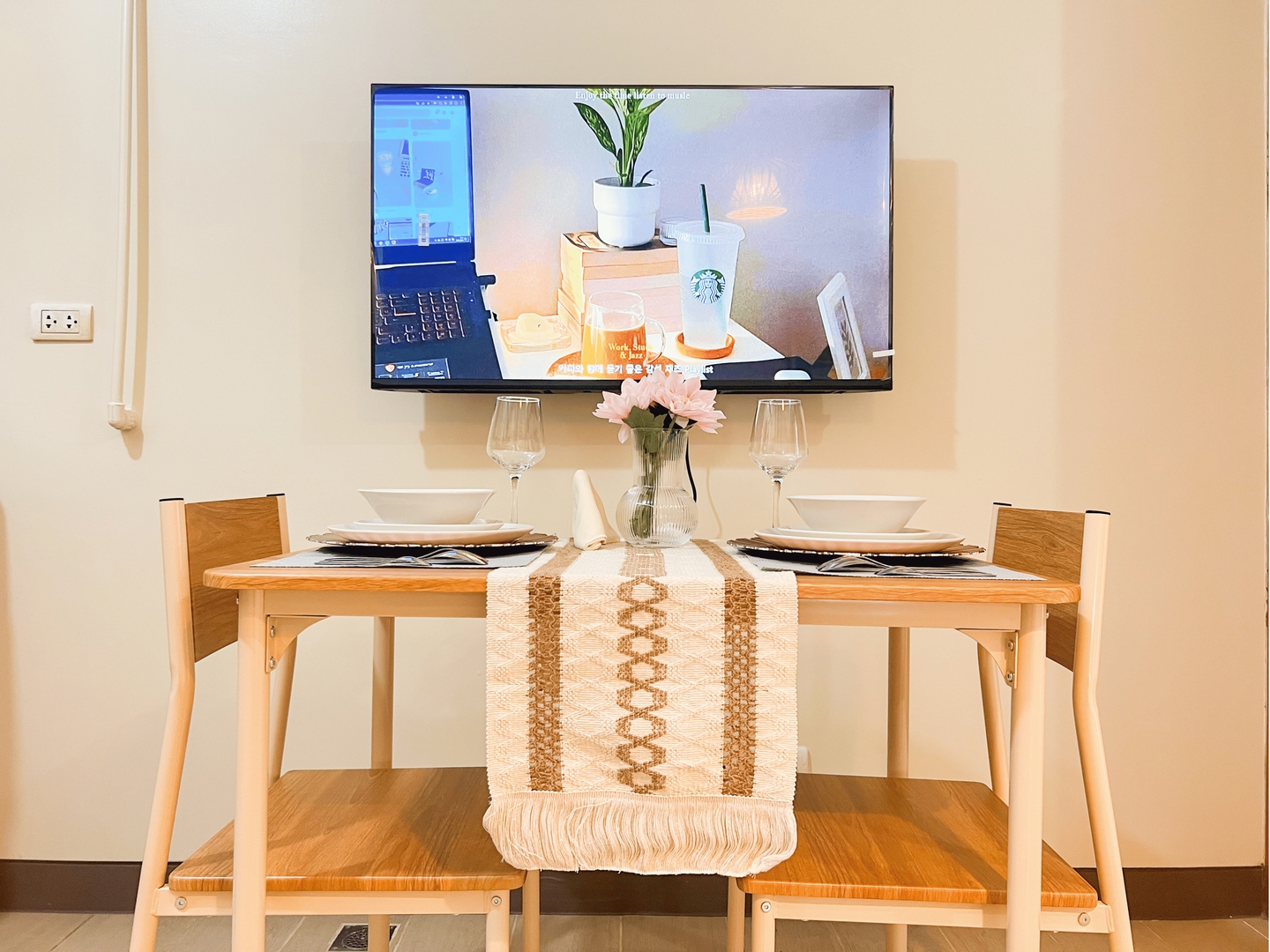 Cozy BGC Condo, Venice Grand Canal #vlrtc18e 2 Chillhive Staycation