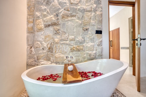Aesthetic villa with Private Pool & Bathtub, Uluwatu 18 thewhiteglovebali.com