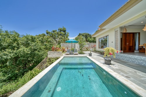 Quiet 2BR Villa with Ocean View in Uluwatu thewhiteglovebali.com