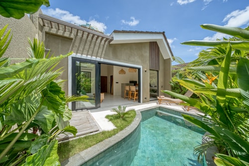 Aesthetic villa with Private Pool & Bathtub, Uluwatu thewhiteglovebali.com