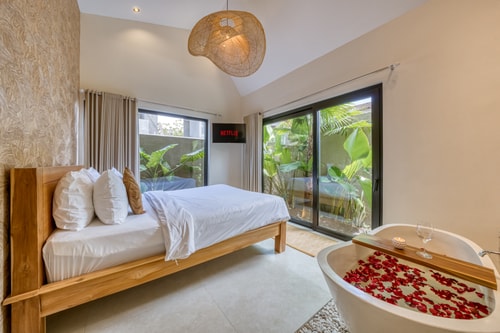Aesthetic villa with Private Pool & Bathtub, Uluwatu 14 thewhiteglovebali.com
