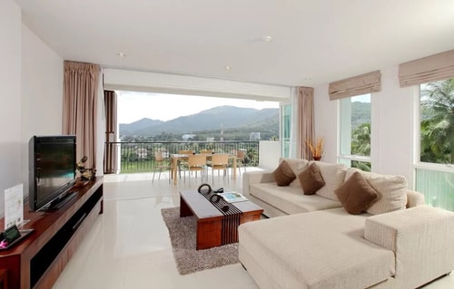 3BR Penthouse with Ocean View & Private Rooftop