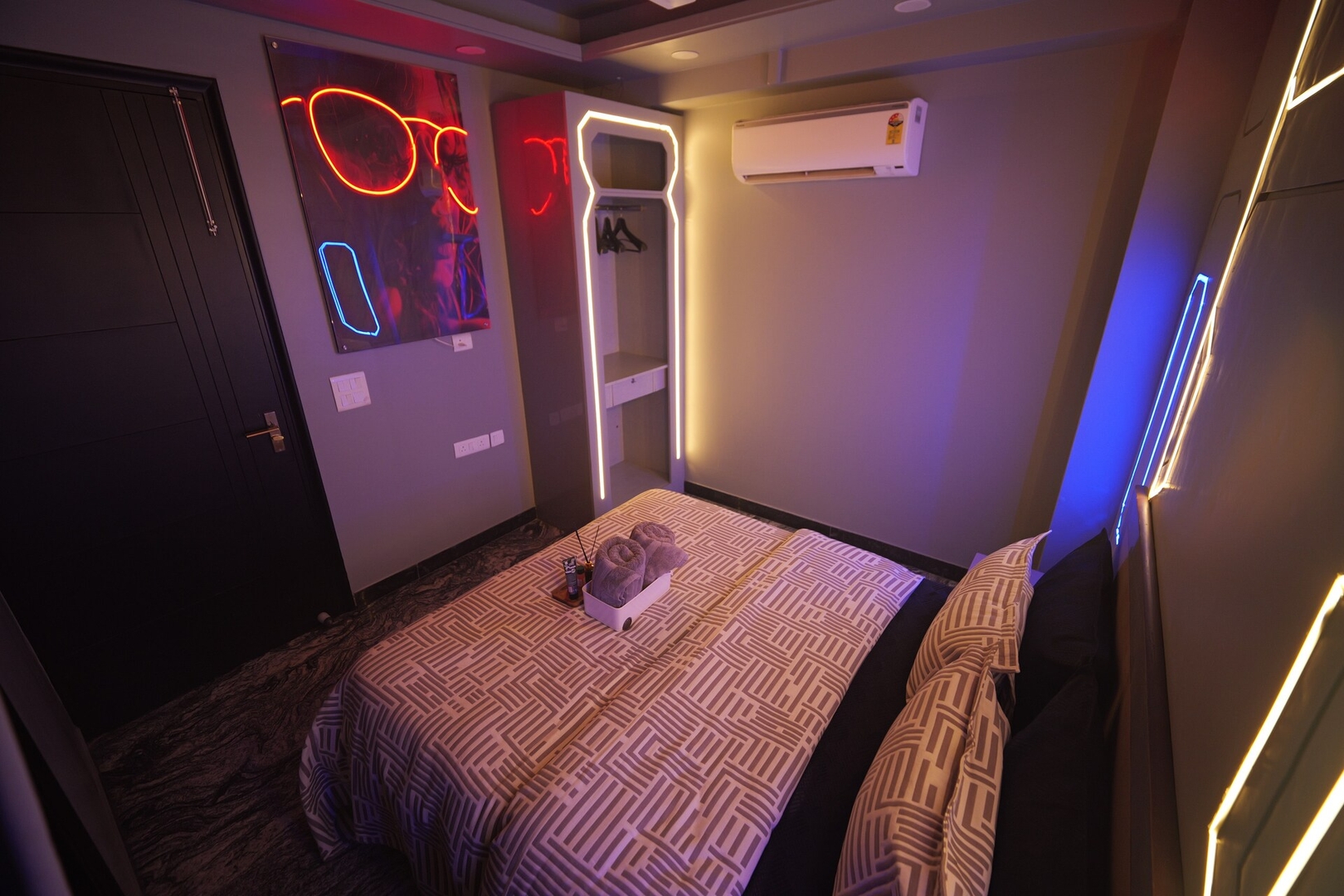 Cyberpunk · Neon 3BHK by Vyagram 8