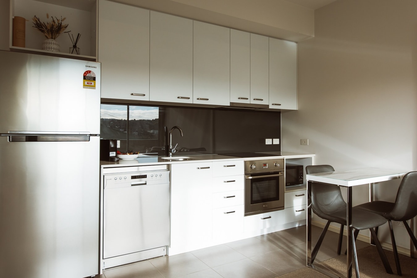 Montage Apartment + Views + Location + Car Parking gallery image 9
