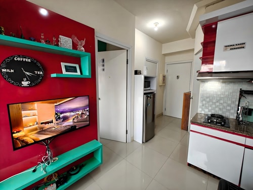 Cozy 2BR Pramuka Apt Tower Penelope w/ Pool&Wi-Fi