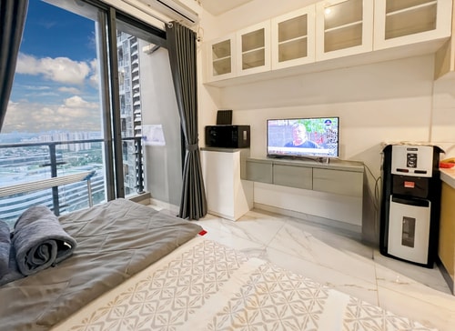 Cozy Studio Skyhouse Apt near ICE BSD w/ pool &Gym