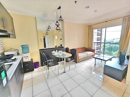 Strategic 2BR Gading MOI Apt w/ Wi-Fi, Pool & Gym