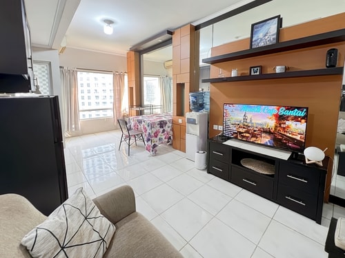 Cozy 2BR Sudirman Apt w/ Pool, Wi-Fi,  & Netflix