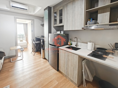 Luxury 1BR Fatmawati CC Apt w/ Pool, Gym, Wi-Fi