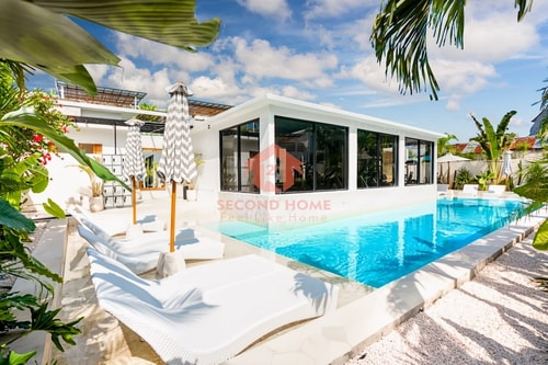 Luxury 2BR Cangu Villa w/ Pool & Gym