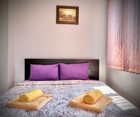 Bright Central Studio for 4 & Free Private Parking hosty.bg