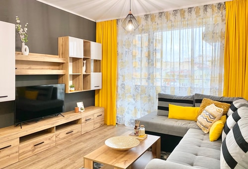 Art Apartment for 4 People  Free Parking & Wifi 2 hosty.bg