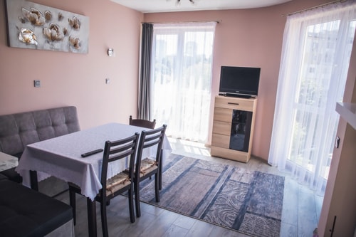 Bright apartment for 5 guests with free parking 21 hosty.bg